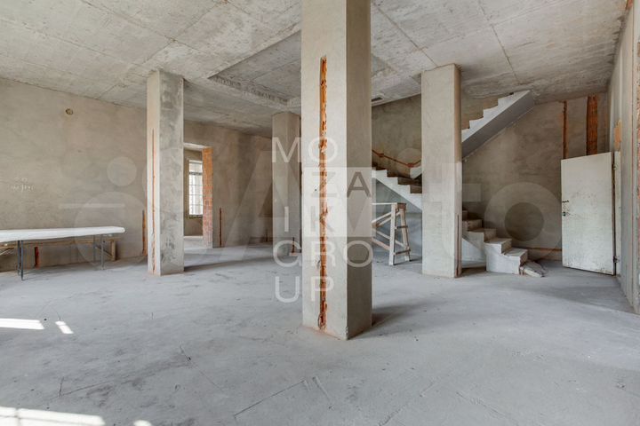 Дом 531 м² на участке 17 сот.