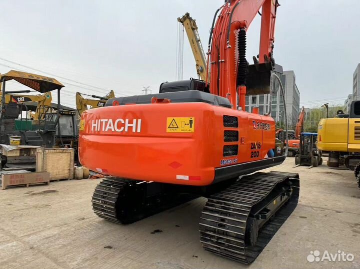 Гусеничный экскаватор Hitachi ZX200-5G, 2022