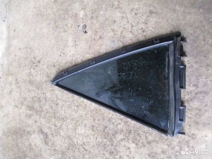 Стекло двери задней правой (форточка) Toyota Auris