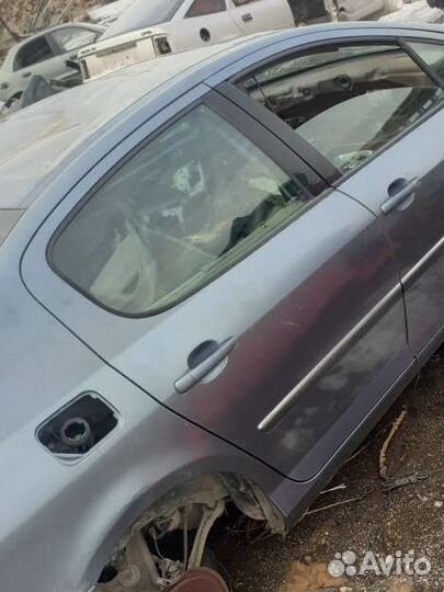 Задняя правая дверь Peugeot 407