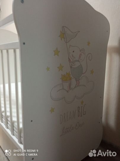 Детская кроватка с маятником и ящиком