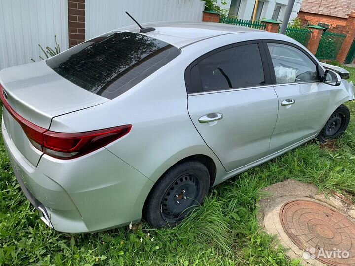 Дверь на Kia Rio 4