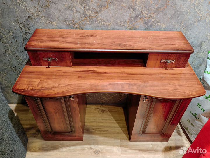 Туалетный столик без зеркала б/у