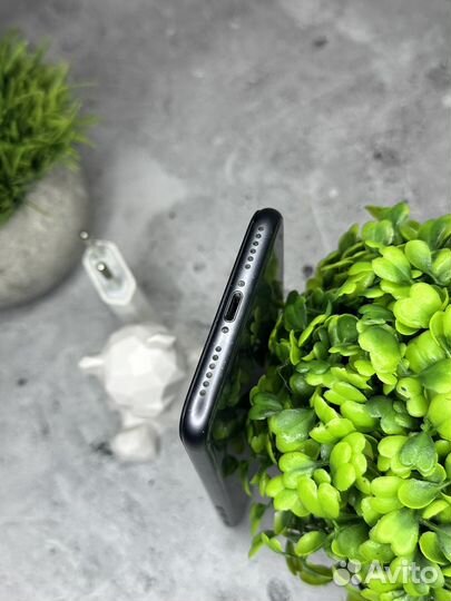 iPhone 8, 64 ГБ