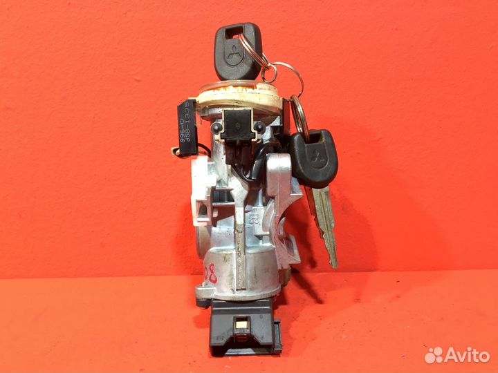 Замок зажигания Mitsubishi Pajero SUV 4M41 3.2L