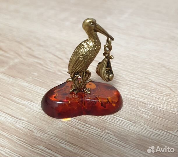 Аист с ребенком бронзовый с янтарем