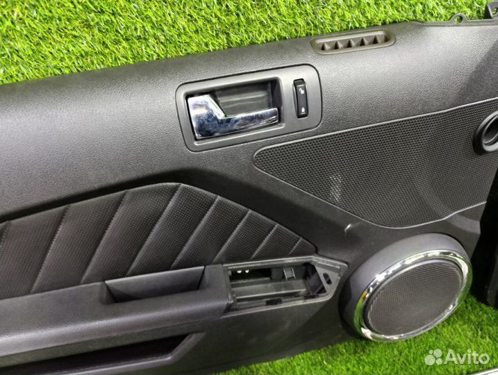 Обшивка двери комплект Ford Mustang CZF