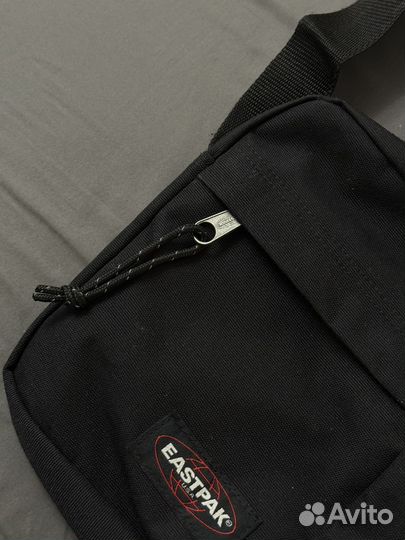 Сумка eastpak мессенджер
