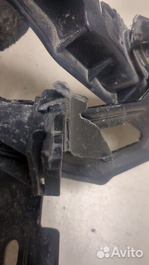 Кронштейн крыла Audi e-tron, 2021