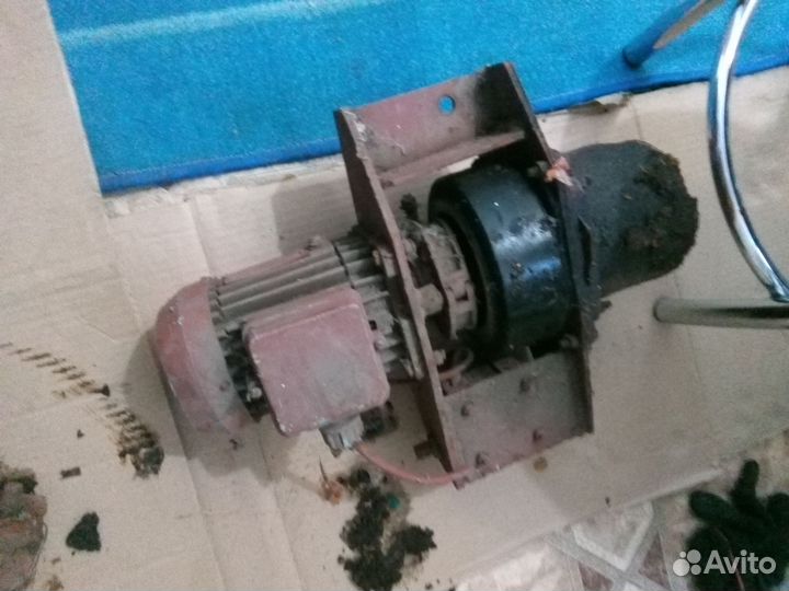 Электродвигатель с редуктором б/у