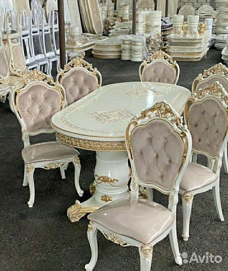 Стол и стулья