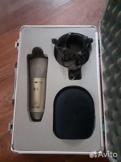 Behringer b1