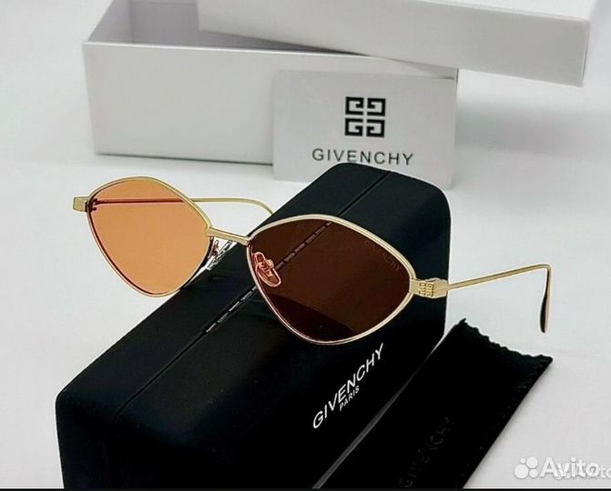 Солнцезащитные очки Givenchy