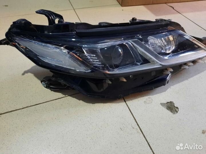Фара передняя правая Toyota Camry V70 2018+