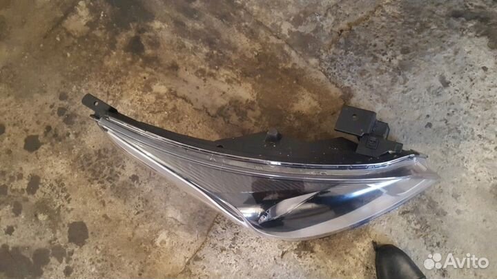 Правая фара на кио рио 4 б/у 92102H0000