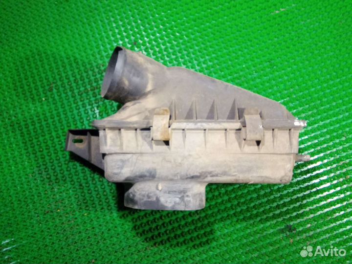 Корпус воздушного фильтра Chrysler Voyager 3