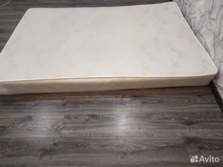 Матрас пружинный 140х200 бу