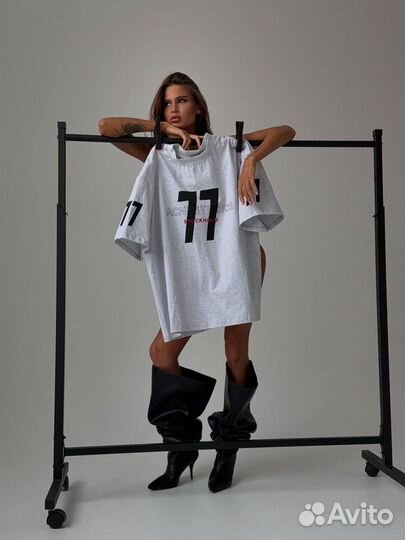 Футболка Balenciaga трендовая (топ 2025)