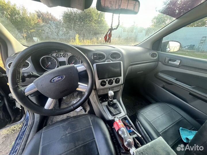 Ford Focus 1.4 МТ, 2011, битый, 140 000 км