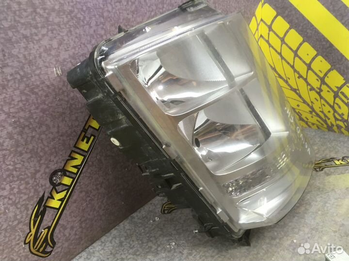 Фара передняя правая Volvo Вольво FH FH4 Truck