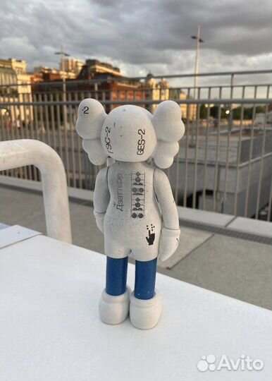 Фигурка Kaws. Она же Кавс, расписанная вручную