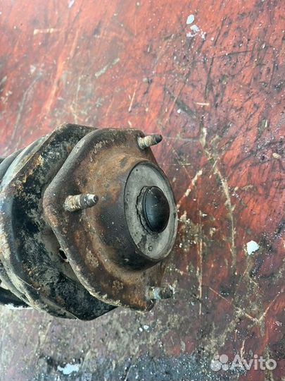 Стойка передняя пара Mazda Bongo Friendee 1999