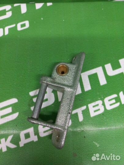 Фиксатор замка багажника Лада 2111