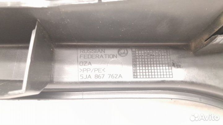 Обшивка панели багажника правая Skoda Rapid NH