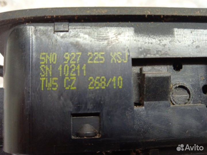 Кнопка стояночного тормоза Volkswagen Tiguan 5N1