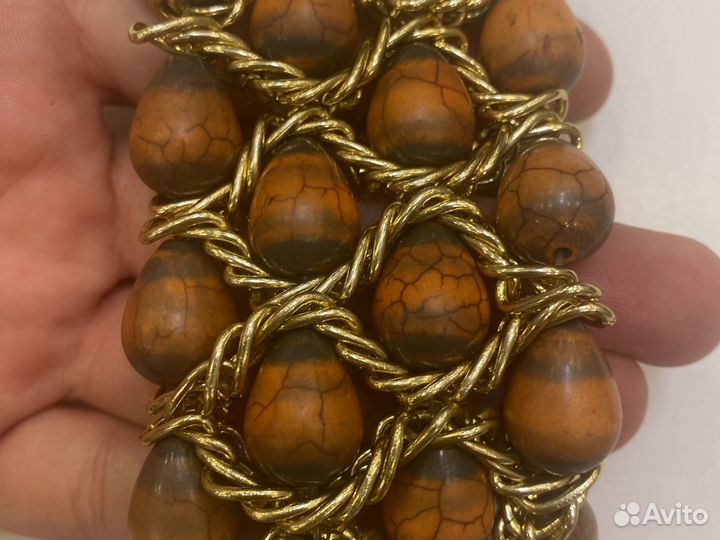 Браслет из каменных бус