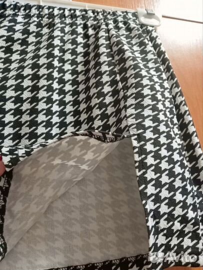 Мини юбка с разрезом