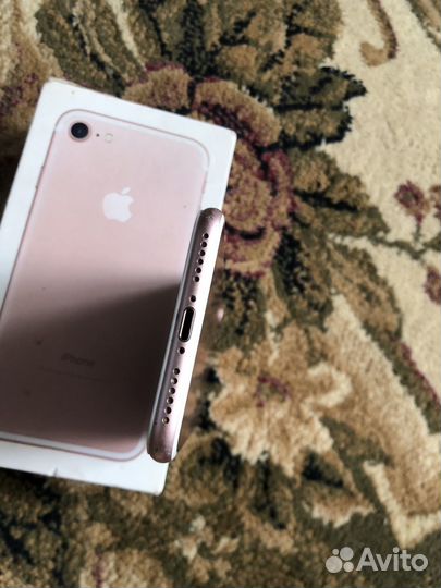 Телефон iPhone 7