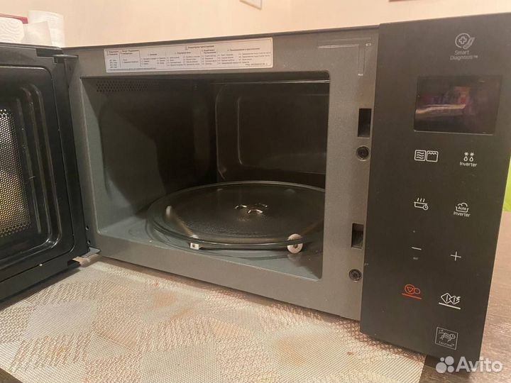 Микроволновка бу LG MH6535GIB