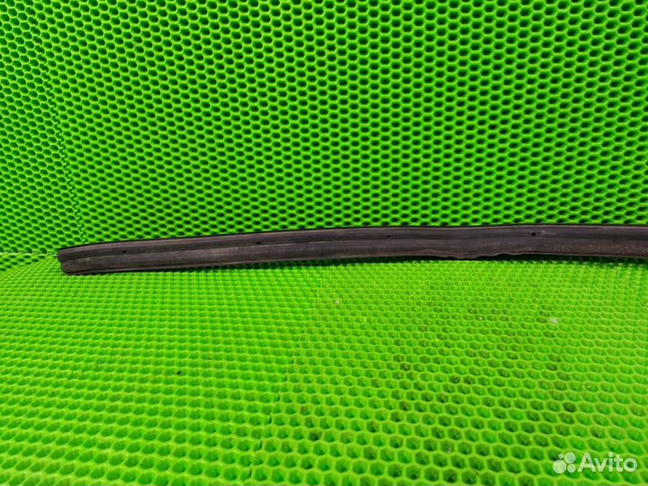 Резинка арки колеса, крыла правая Acura Rdx TB1