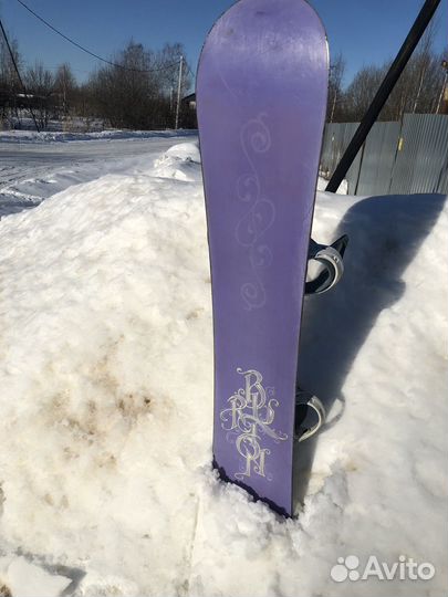 Сноуборд с креплениями и ботинками