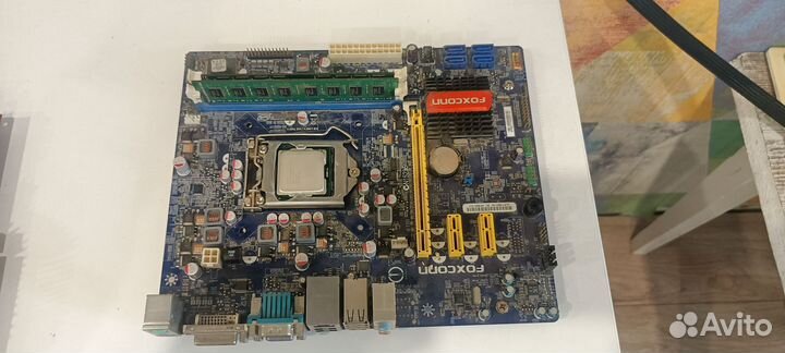 Материнская плата с процессором и памятью