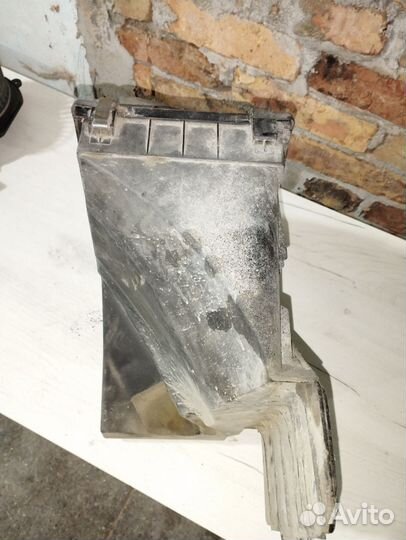 Корпус воздушного фильтра bмw 7 Е65 бмв 7 Е65 Е66