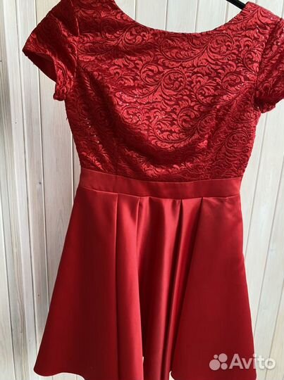 Нарядное женское платье