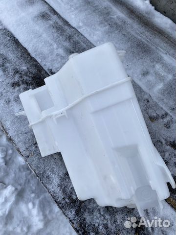 Бочек омывателя Toyota corolla