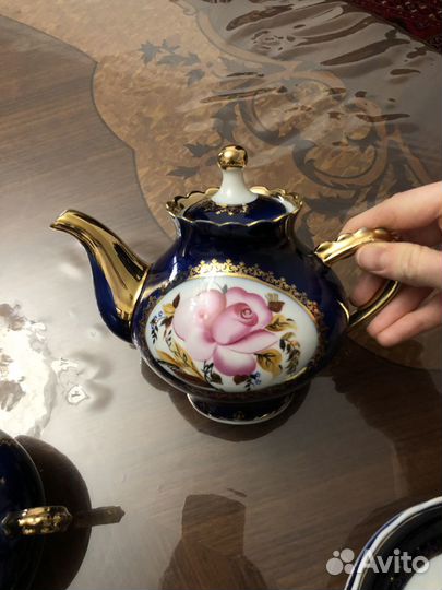 Старинный чайный сервиз