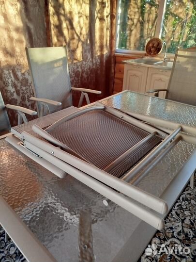 Кухонный стол и стулья комплект