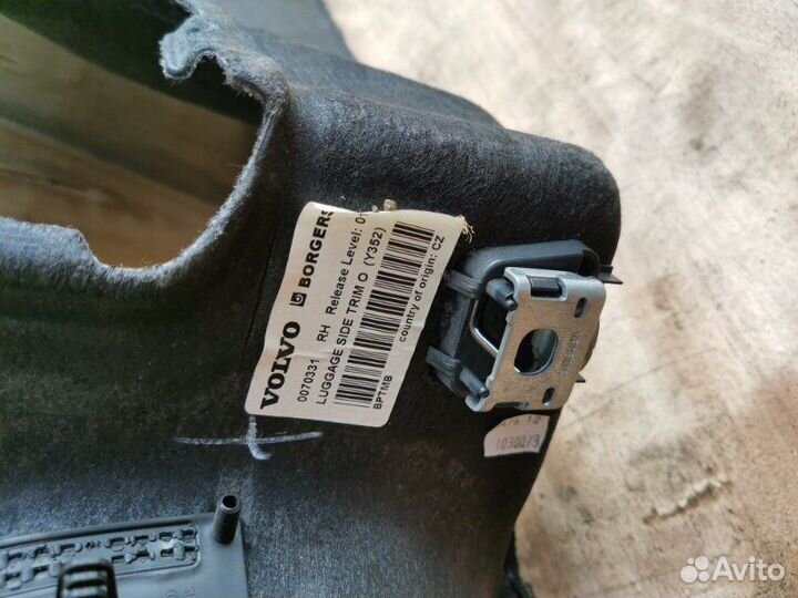 Обшивка багажника задняя правая Volvo V60 2.0