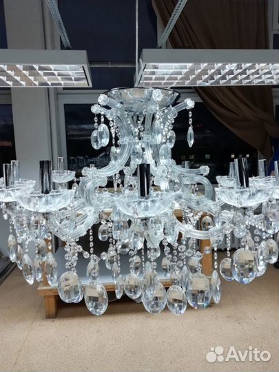 Люстра подвесная (12 свечей) очень красивая