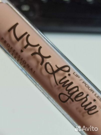 NYX Lingerie # 09 Corset. Нюдовая жидкая помада