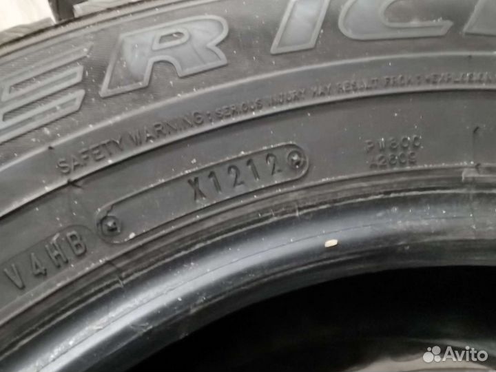 Dunlop SP Winter Ice 01 215/65 R16