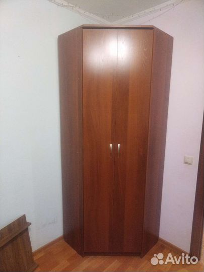 Угловой шкаф