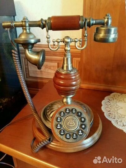 Телефонный аппарат в стиле ретро