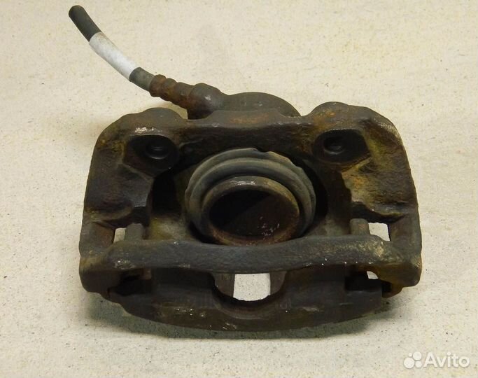 Суппорт передний левый Audi 100 44 кузов (вент)