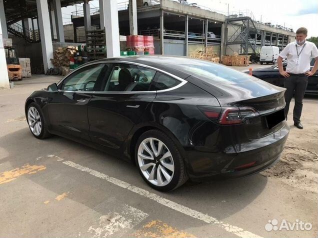 Дверь на Tesla Model 3