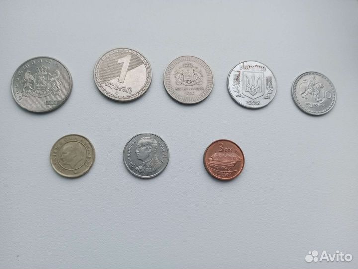 Монеты и значки